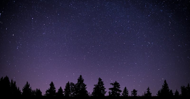 Observer les étoiles : les meilleurs spots pour une nuit à la belle étoile